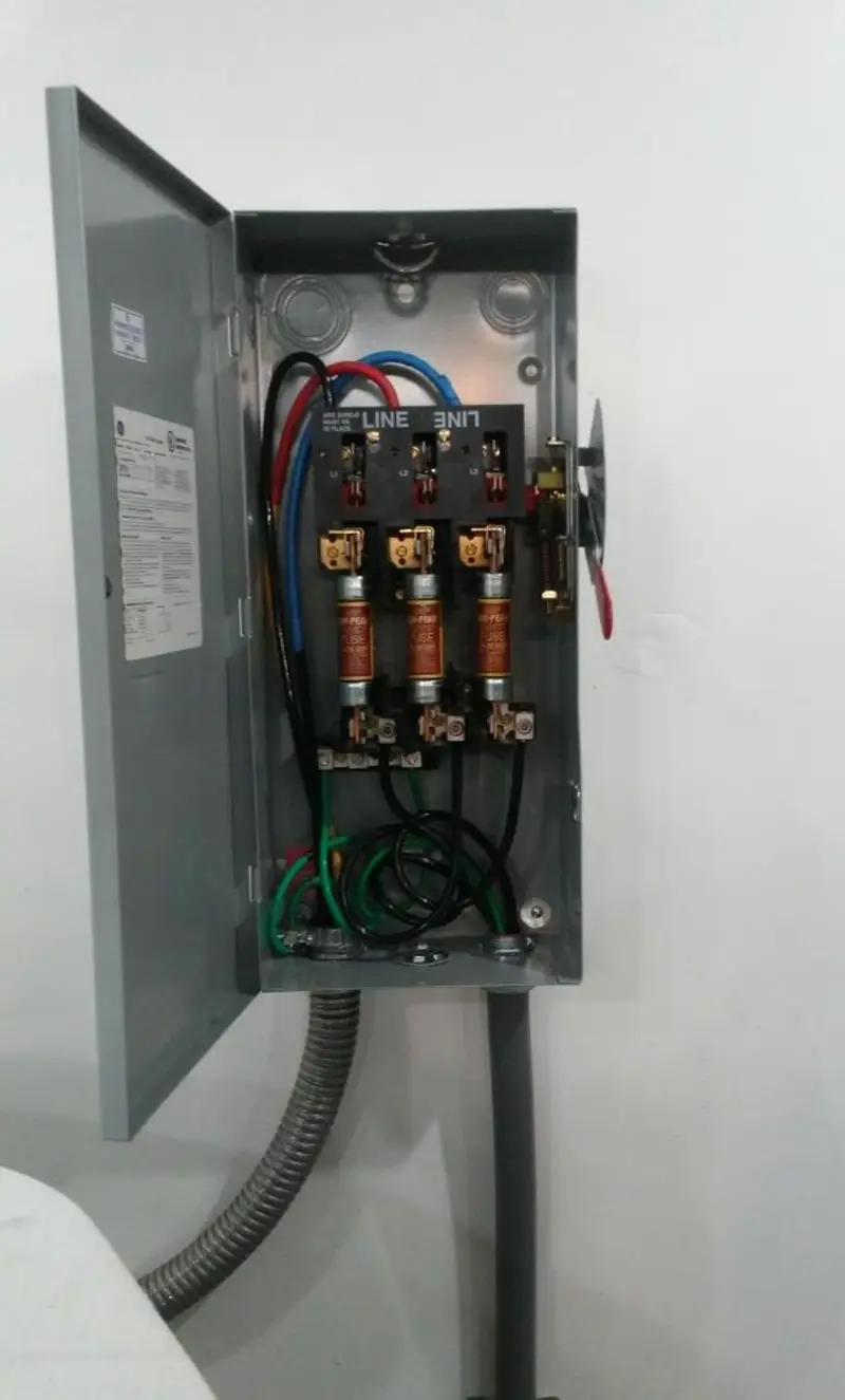 Three-phase disconnect switch installed for Smoke Detector Installation in Highland